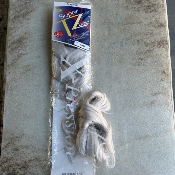 Synthetic Hair / Supreme Hair Braid 48" Silver/Blue Black/Red/ Wig NWOT - Picture 4 of 5